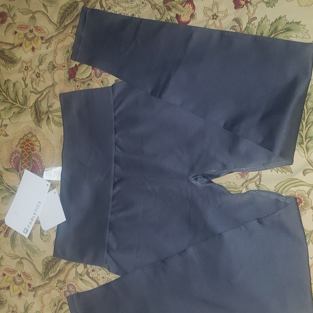 NWT Fabletics - Picture 3 of 5